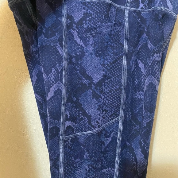 VICTORIA'S SECRET Flow On Point Leggings size 4 - Picture 6 of 8